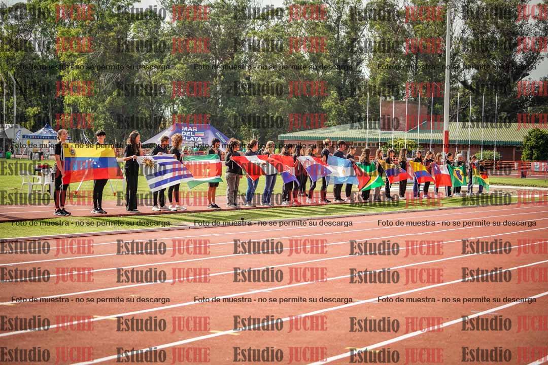 Fotos de algunos extras y podios del día 1