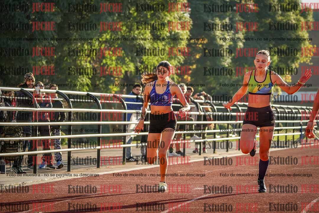 Fotos de los 295 m con vallas de mujeres