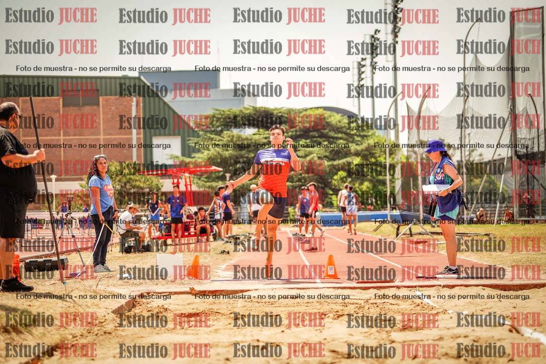 Fotos del salto en largo de varones