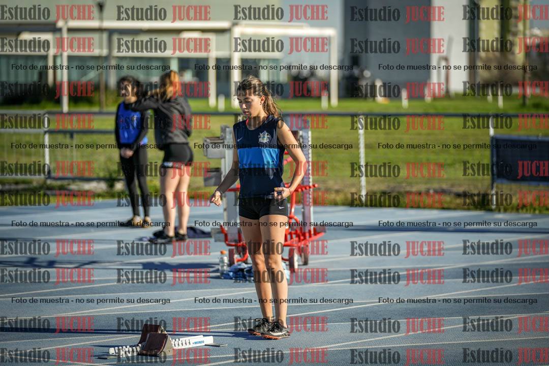 Fotos de los 100 m con vallas de mujeres - U17