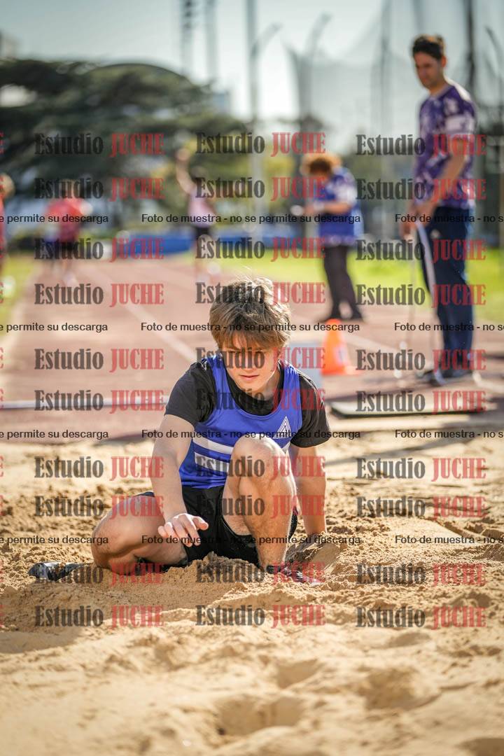 Fotos del salto en largo de varones - ambas categorías