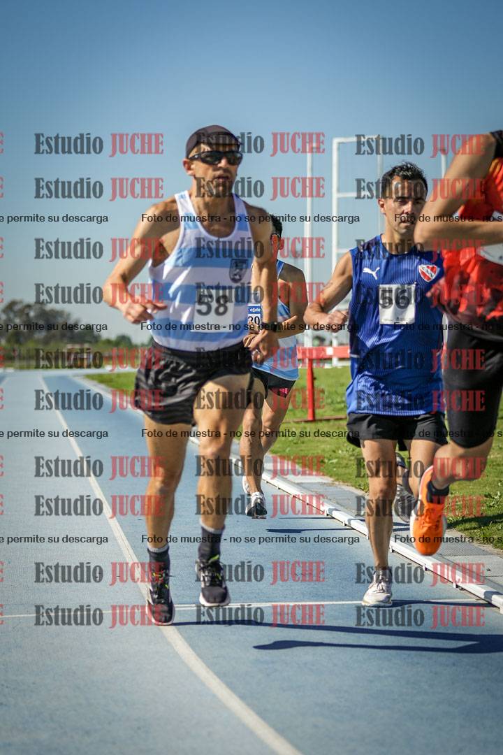 Fotos de los 5000 m de mujeres y varones - serie 1