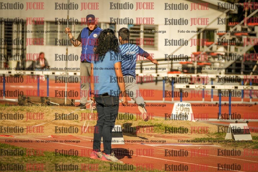 Fotos del salto en largo de varones