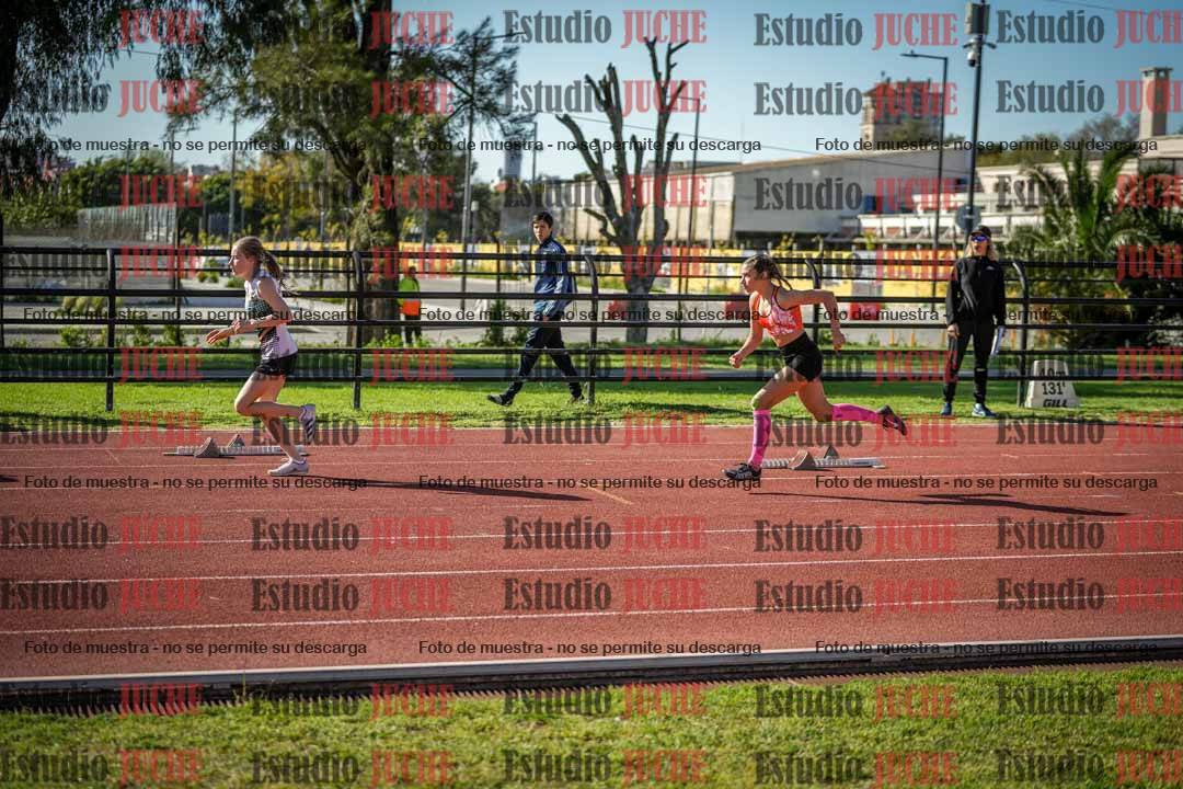 Fotos de los 295 m con vallas de mujeres