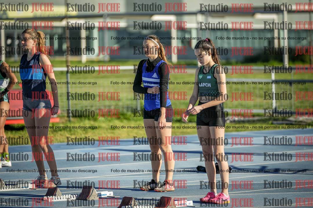 Fotos de los 100 m con vallas de mujeres - U17