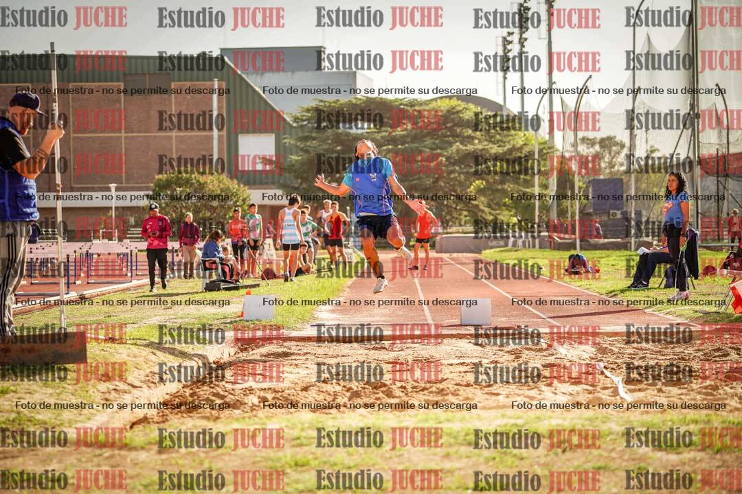 Fotos del salto en largo de varones