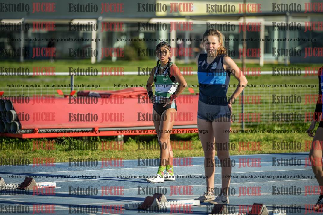 Fotos de los 100 m con vallas de mujeres - U17