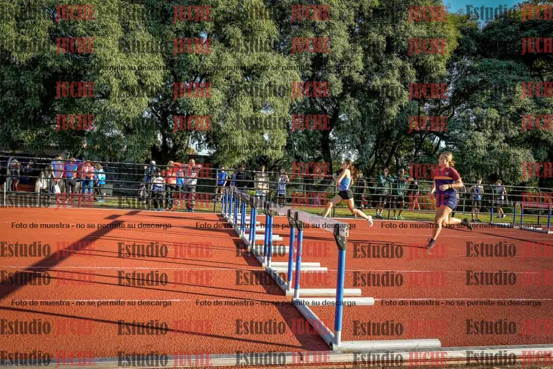 Fotos de los 100 m con vallas de mujeres - hepta 1
