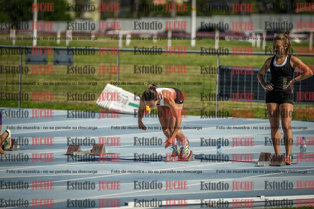 Fotos de los 100 m con vallas de mujeres