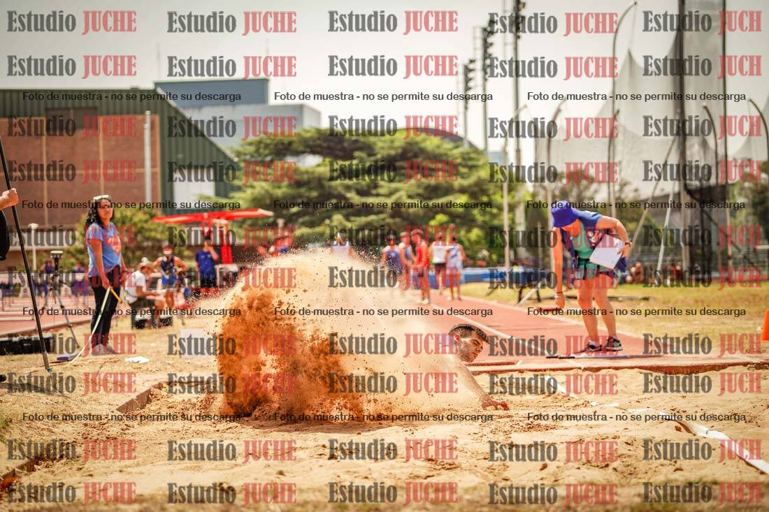 Fotos del salto en largo de varones
