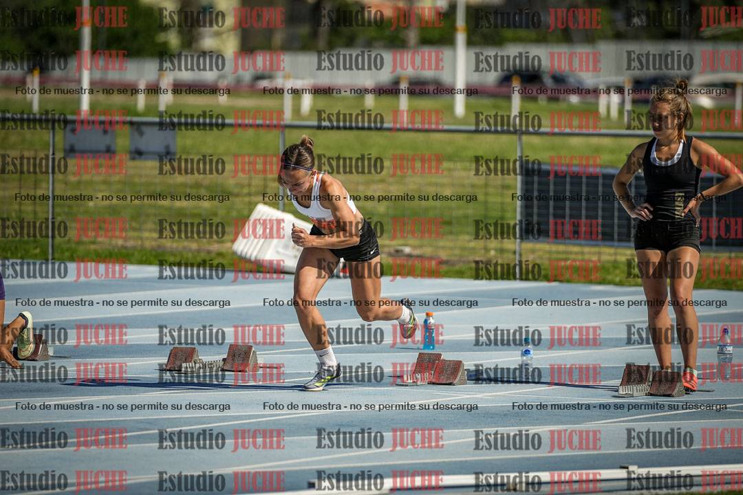 Fotos de los 100 m con vallas de mujeres