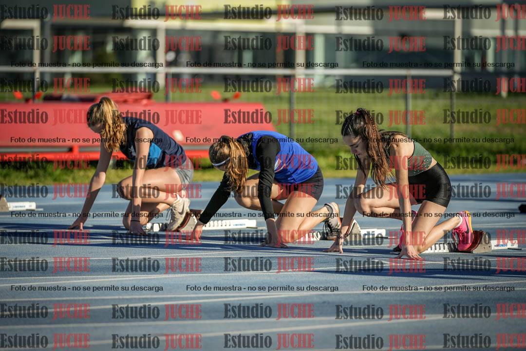 Fotos de los 100 m con vallas de mujeres - U17