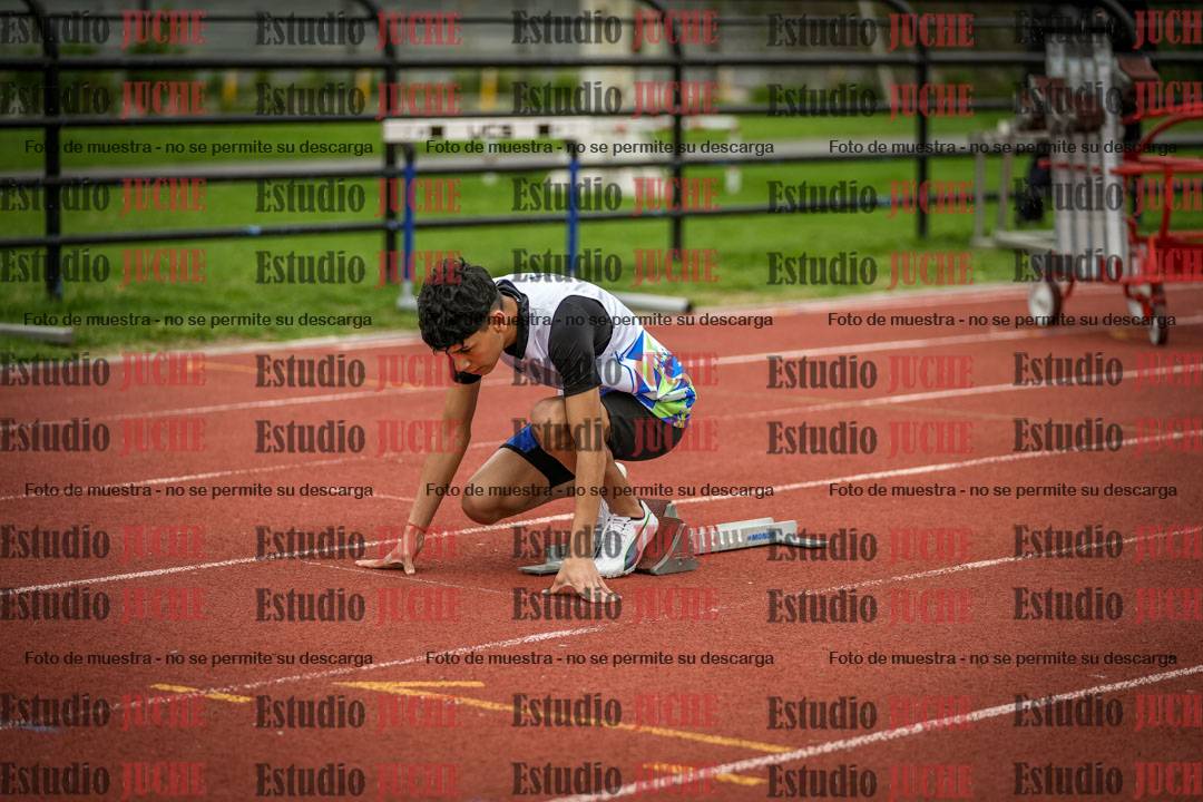 Fotos de los 295 m con vallas de varones - U16