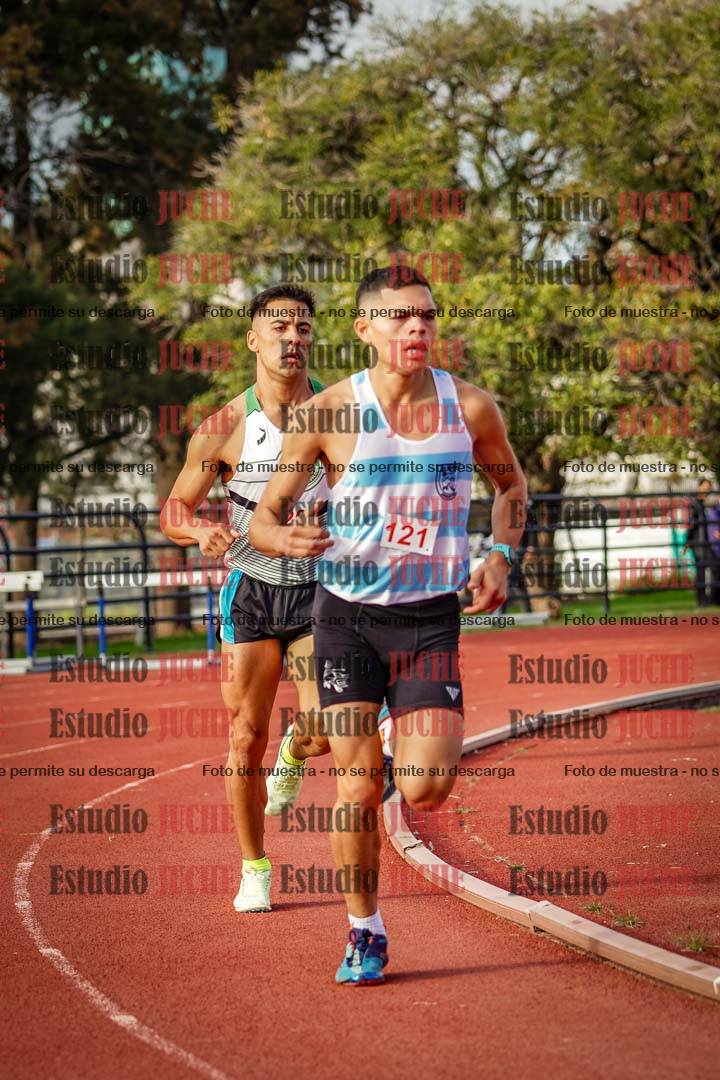 Fotos de los 3000 m con obstáculos de varones