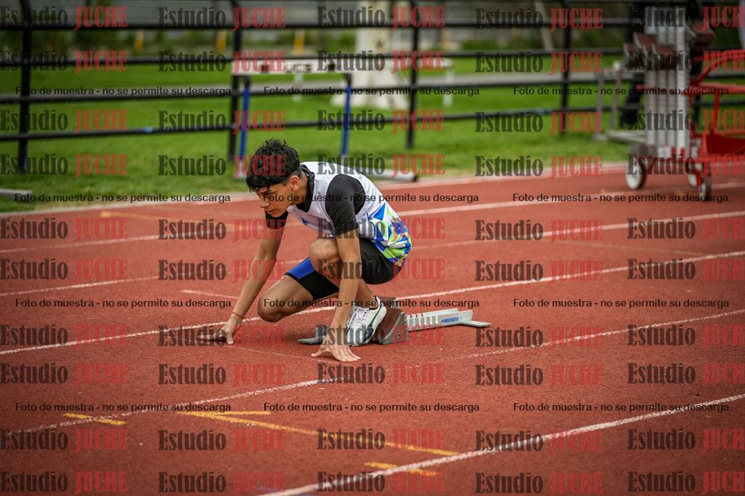 Fotos de los 295 m con vallas de varones - U16