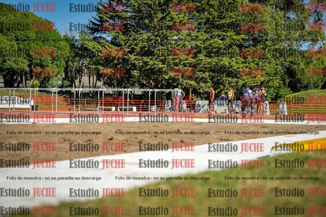 Fotos de los 100 m con vallas de varones - deca 6