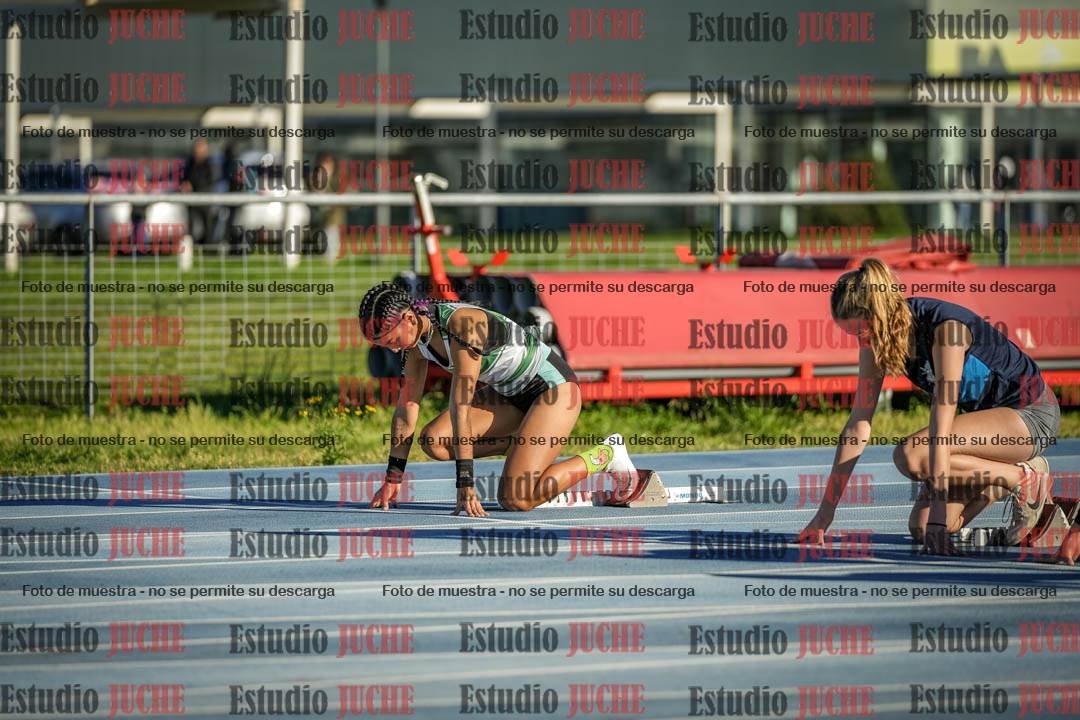 Fotos de los 100 m con vallas de mujeres - U17