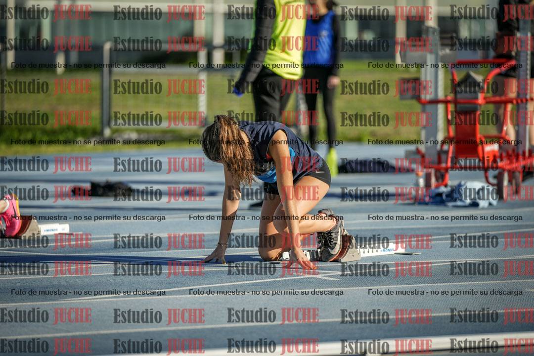 Fotos de los 100 m con vallas de mujeres - U17