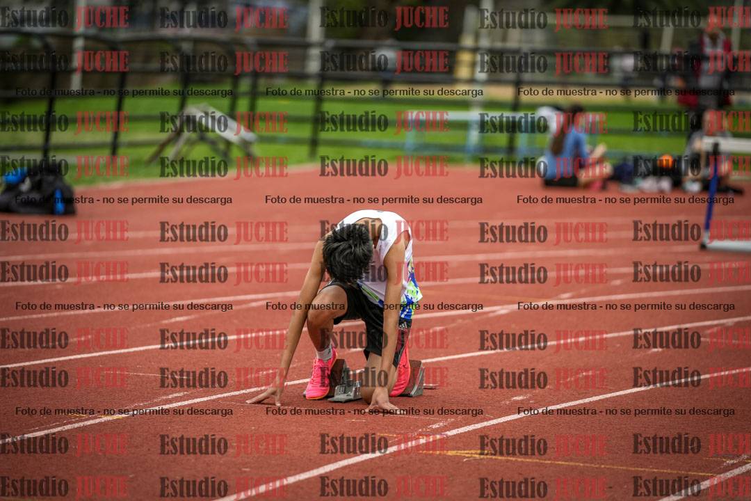 Fotos de los 295 m con vallas de varones - U16
