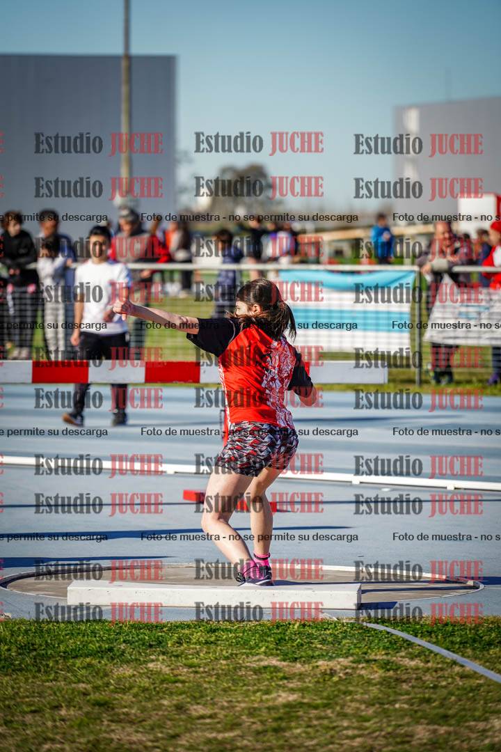 Fotos del lanzamiento de bala de mujeres y varones - U12