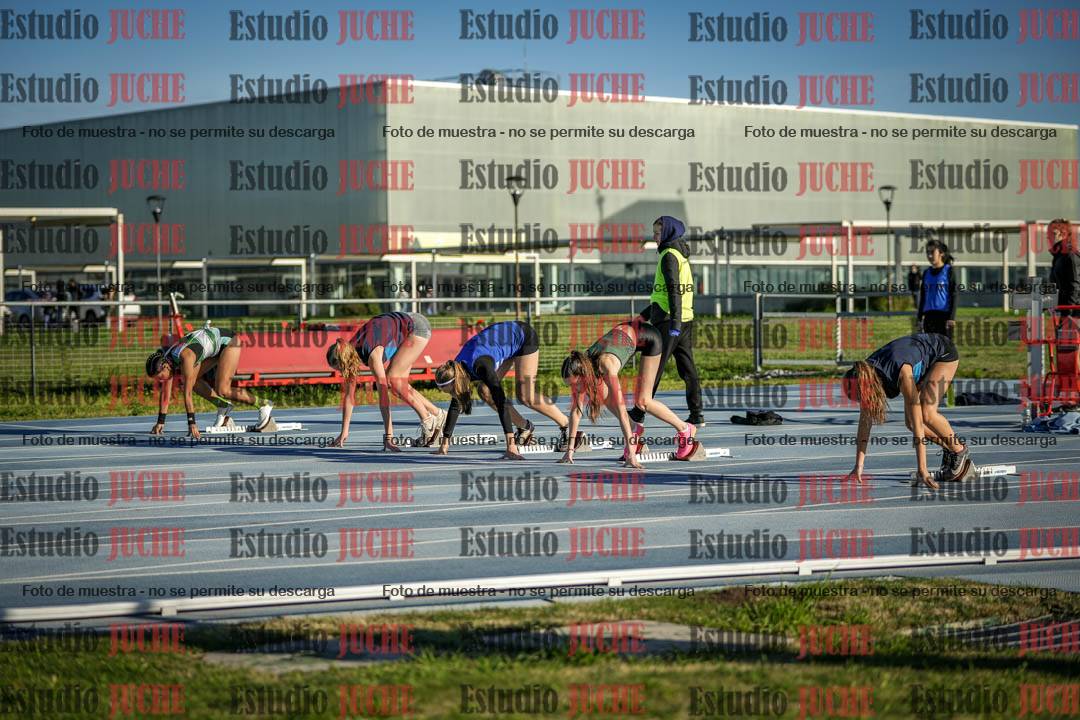Fotos de los 100 m con vallas de mujeres - U17