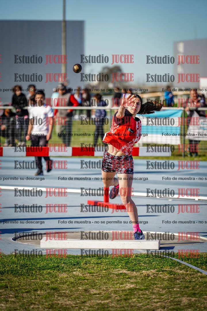Fotos del lanzamiento de bala de mujeres y varones - U12