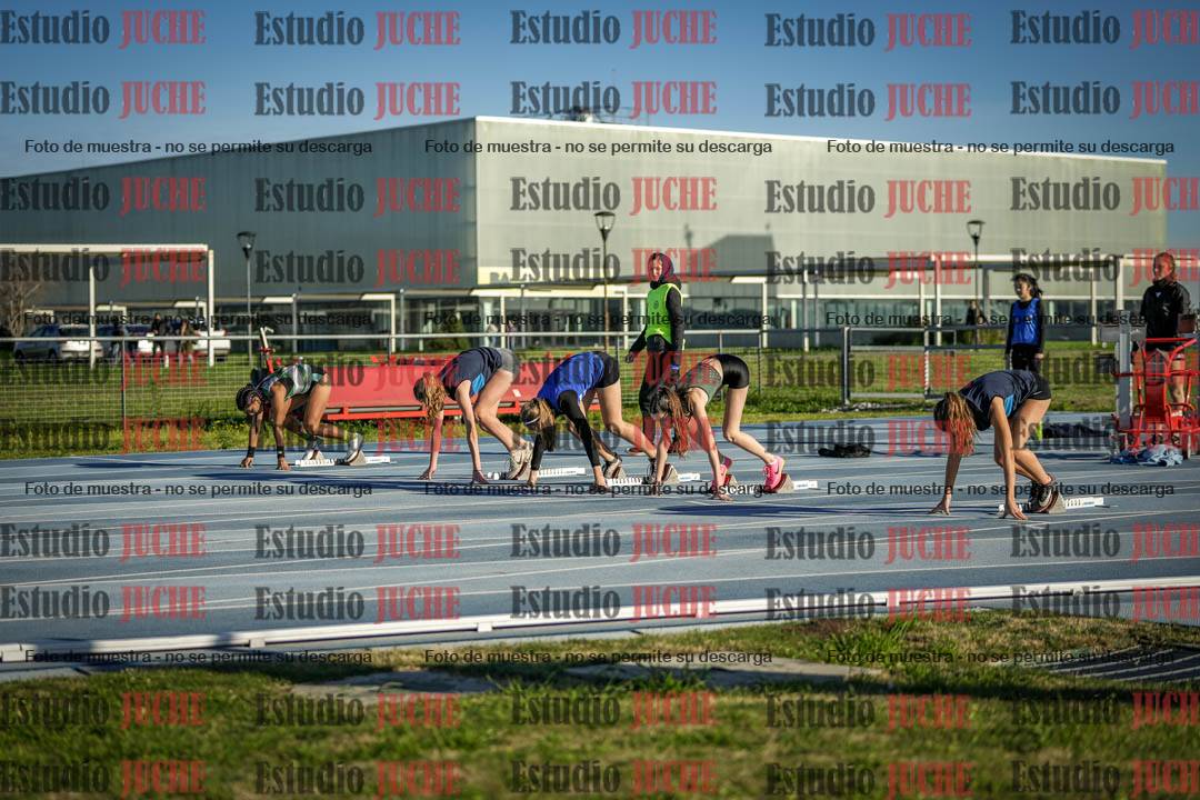 Fotos de los 100 m con vallas de mujeres - U17
