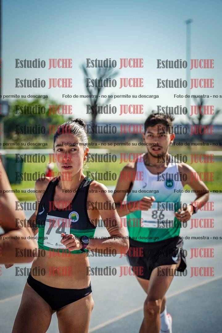 Fotos de los 5000 m de mujeres y varones - serie 1