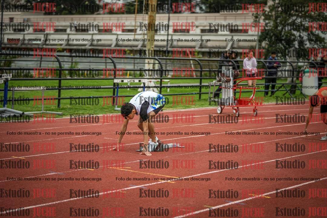 Fotos de los 295 m con vallas de varones - U16