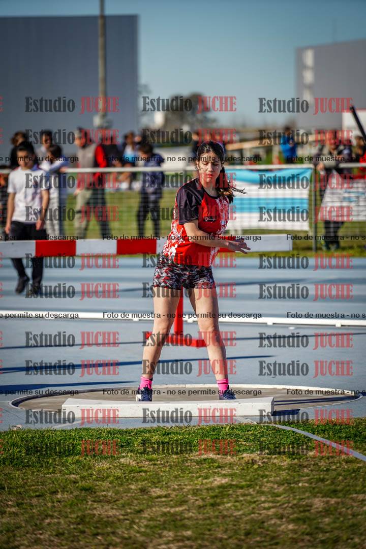 Fotos del lanzamiento de bala de mujeres y varones - U12