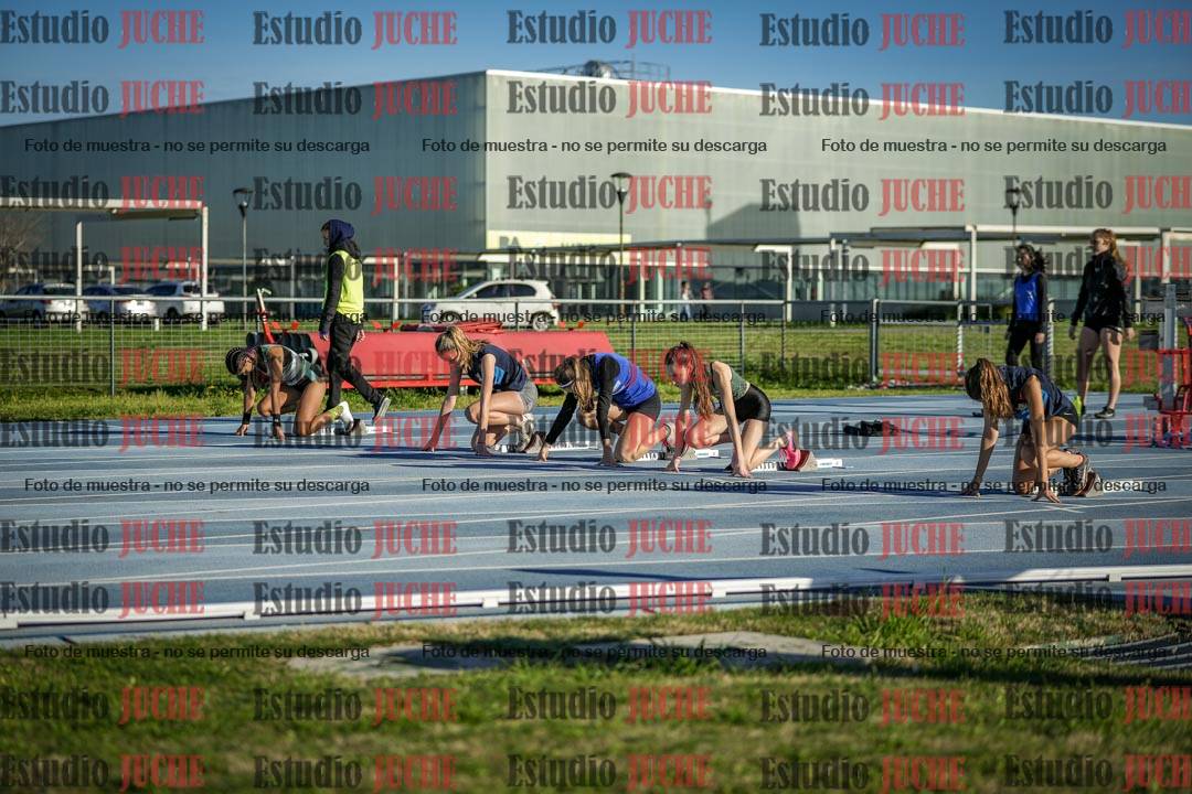 Fotos de los 100 m con vallas de mujeres - U17