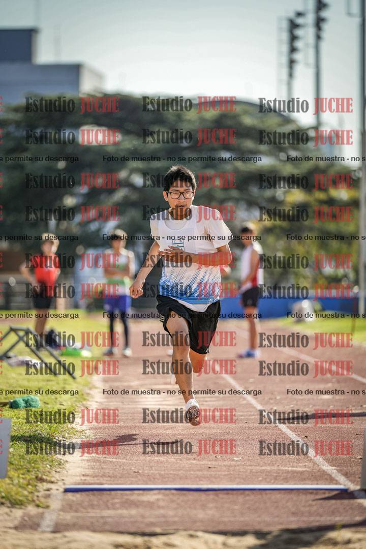 Fotos del salto en largo de varones - ambas categorías