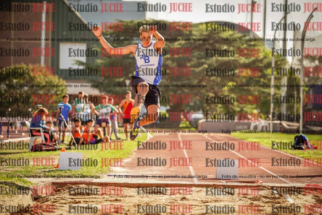 Fotos del salto en largo de varones