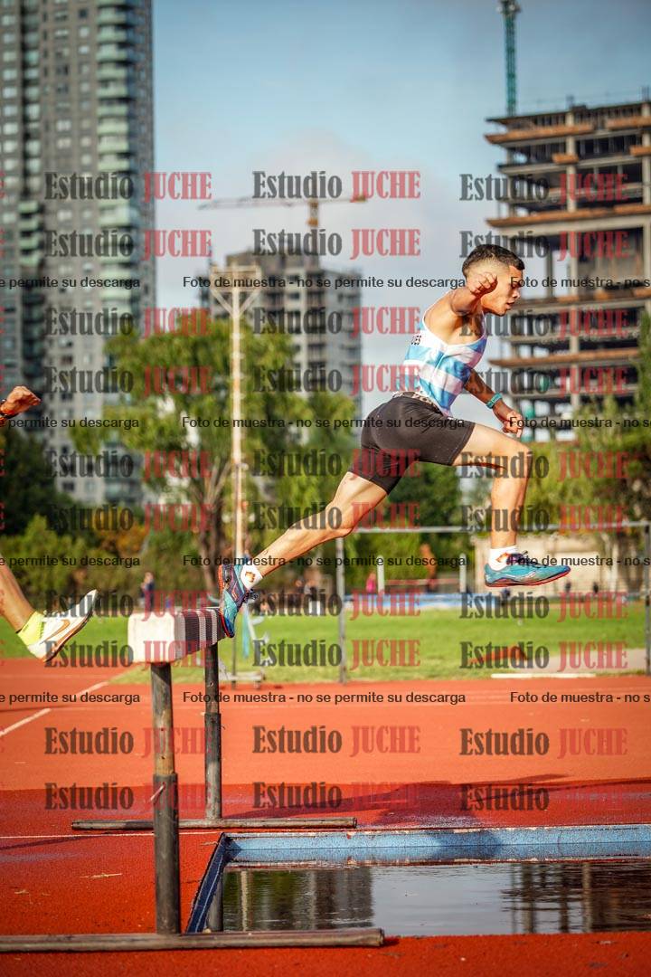 Fotos de los 3000 m con obstáculos de varones