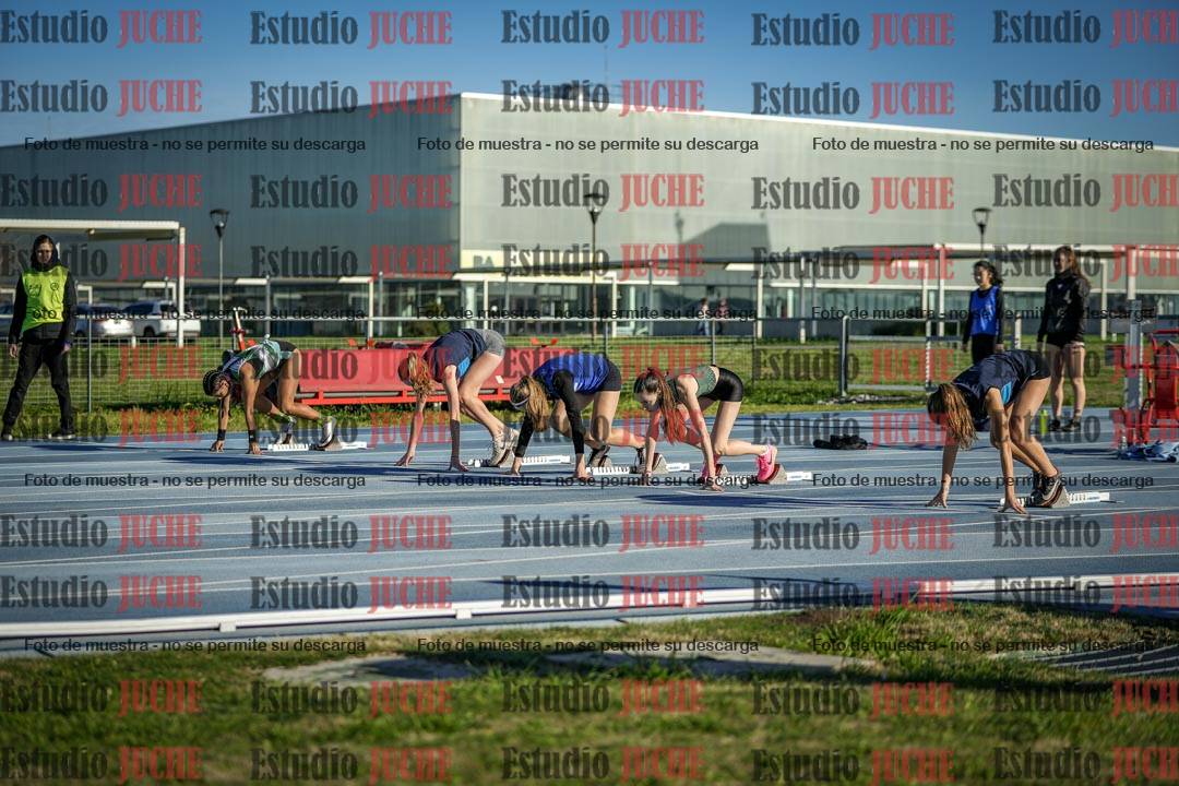 Fotos de los 100 m con vallas de mujeres - U17