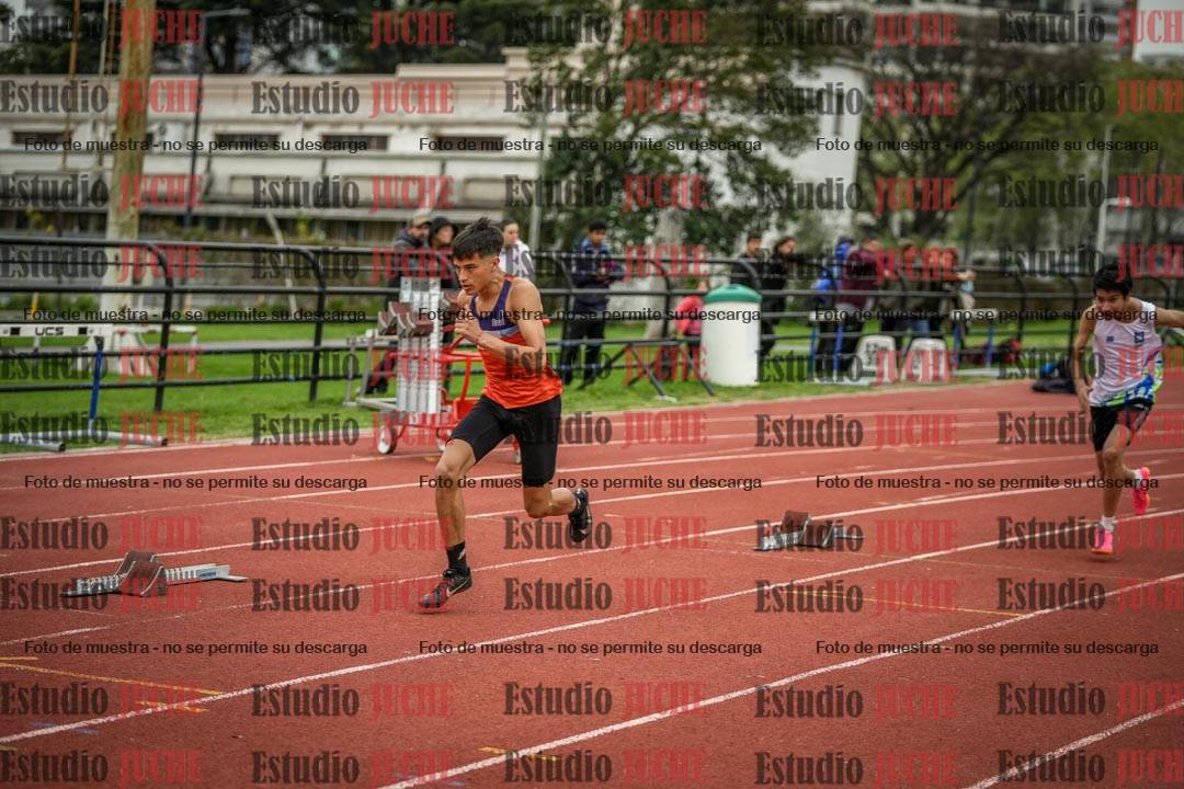 Fotos de los 295 m con vallas de varones - U16