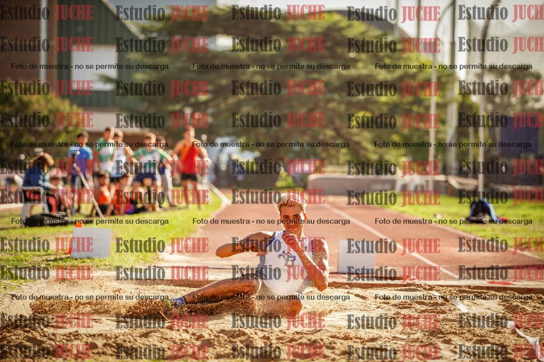Fotos del salto en largo de varones