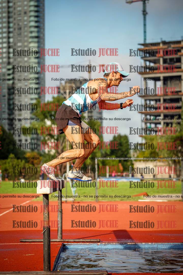 Fotos de los 3000 m con obstáculos de varones
