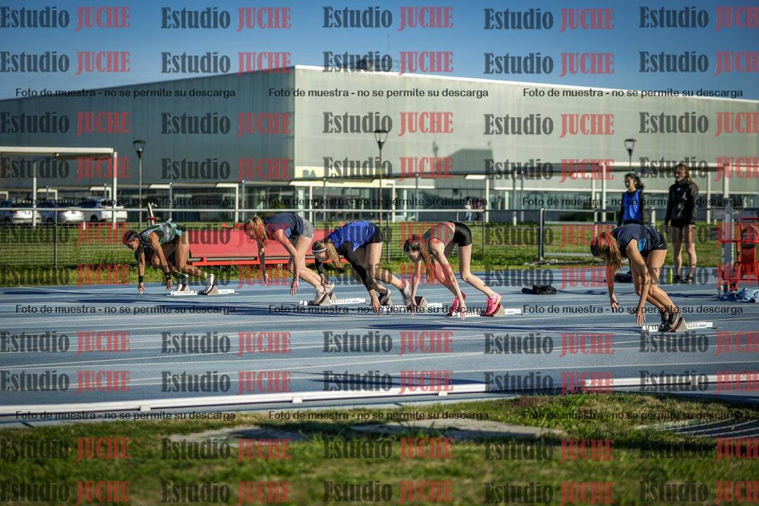 Fotos de los 100 m con vallas de mujeres - U17