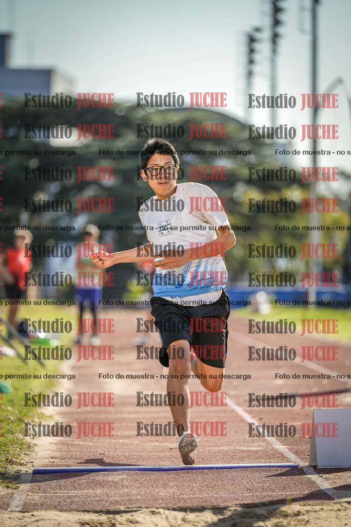 Fotos del salto en largo de varones - ambas categorías