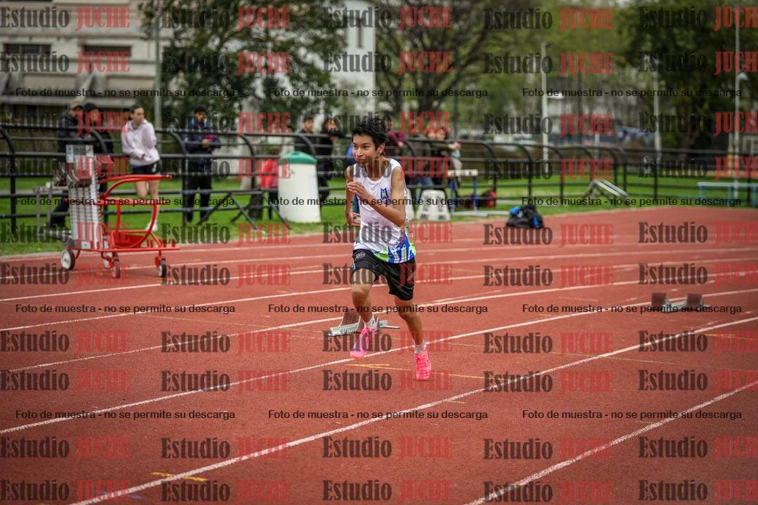 Fotos de los 295 m con vallas de varones - U16