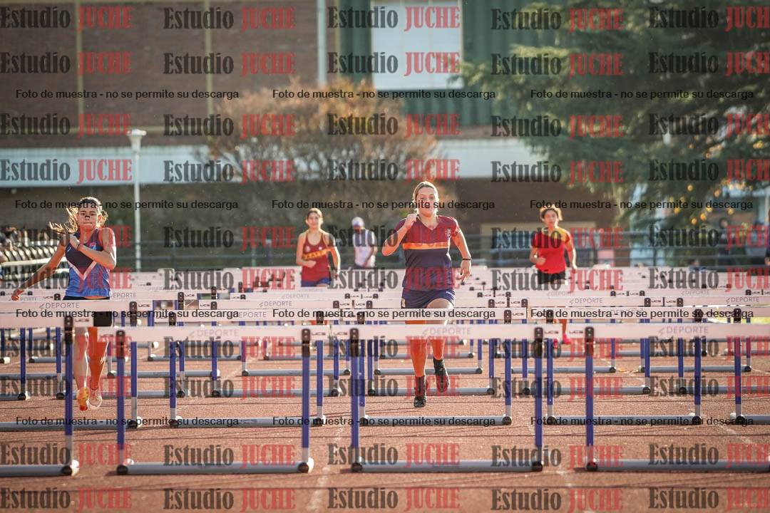 Fotos de los 100 m con vallas de mujeres - hepta 1