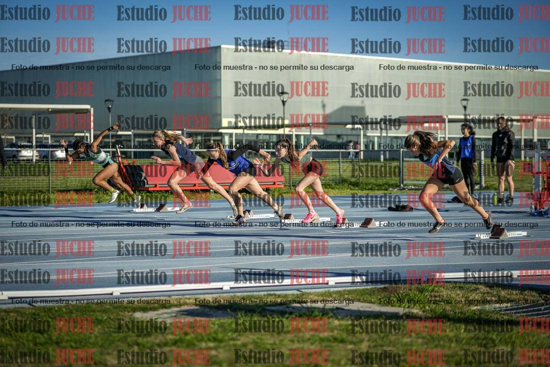 Fotos de los 100 m con vallas de mujeres - U17