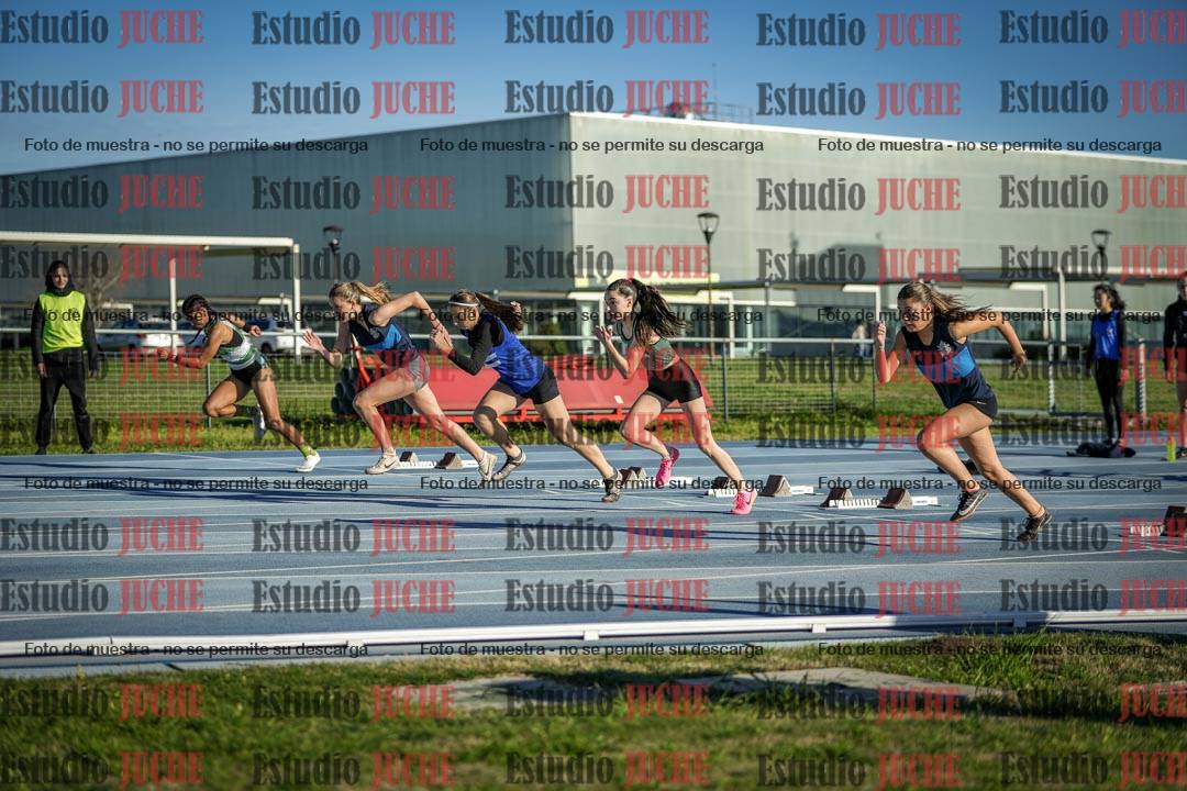 Fotos de los 100 m con vallas de mujeres - U17