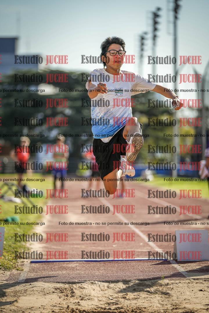 Fotos del salto en largo de varones - ambas categorías