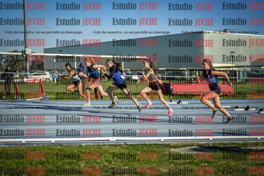 Fotos de los 100 m con vallas de mujeres - U17