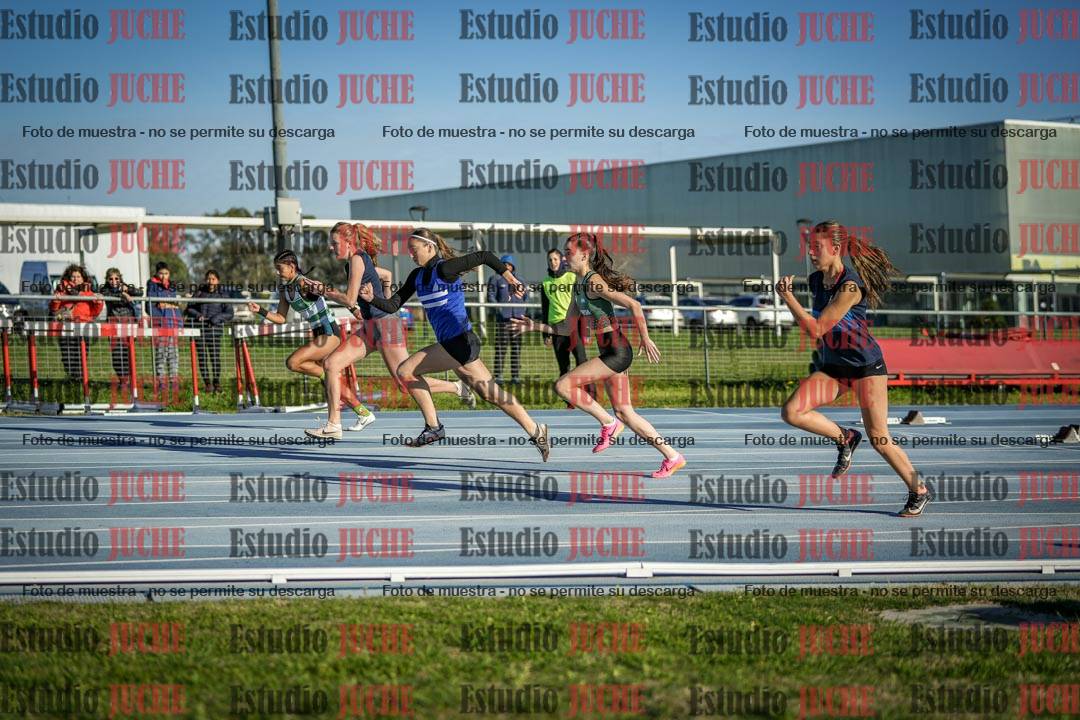 Fotos de los 100 m con vallas de mujeres - U17
