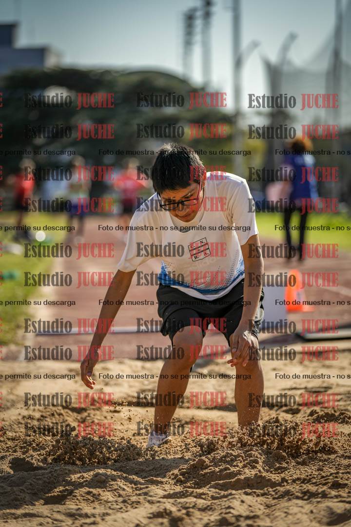 Fotos del salto en largo de varones - ambas categorías