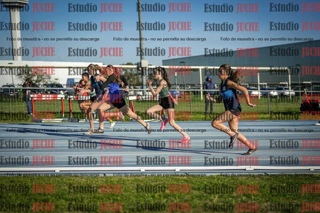 Fotos de los 100 m con vallas de mujeres - U17