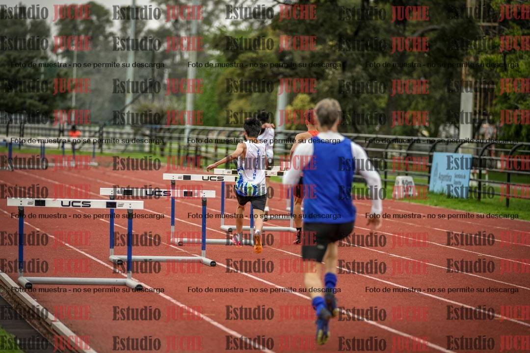 Fotos de los 295 m con vallas de varones - U16